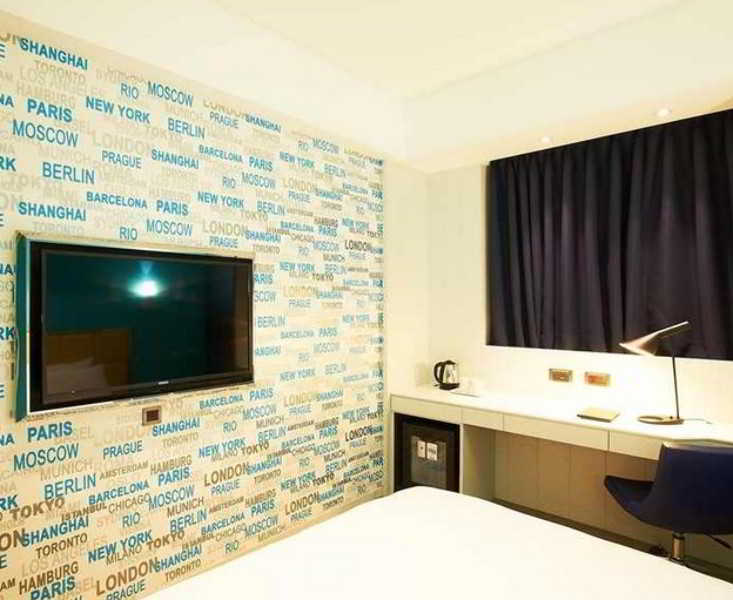 Royal Group Hotel Bo Ai Branch Kaohsiung Bagian luar foto