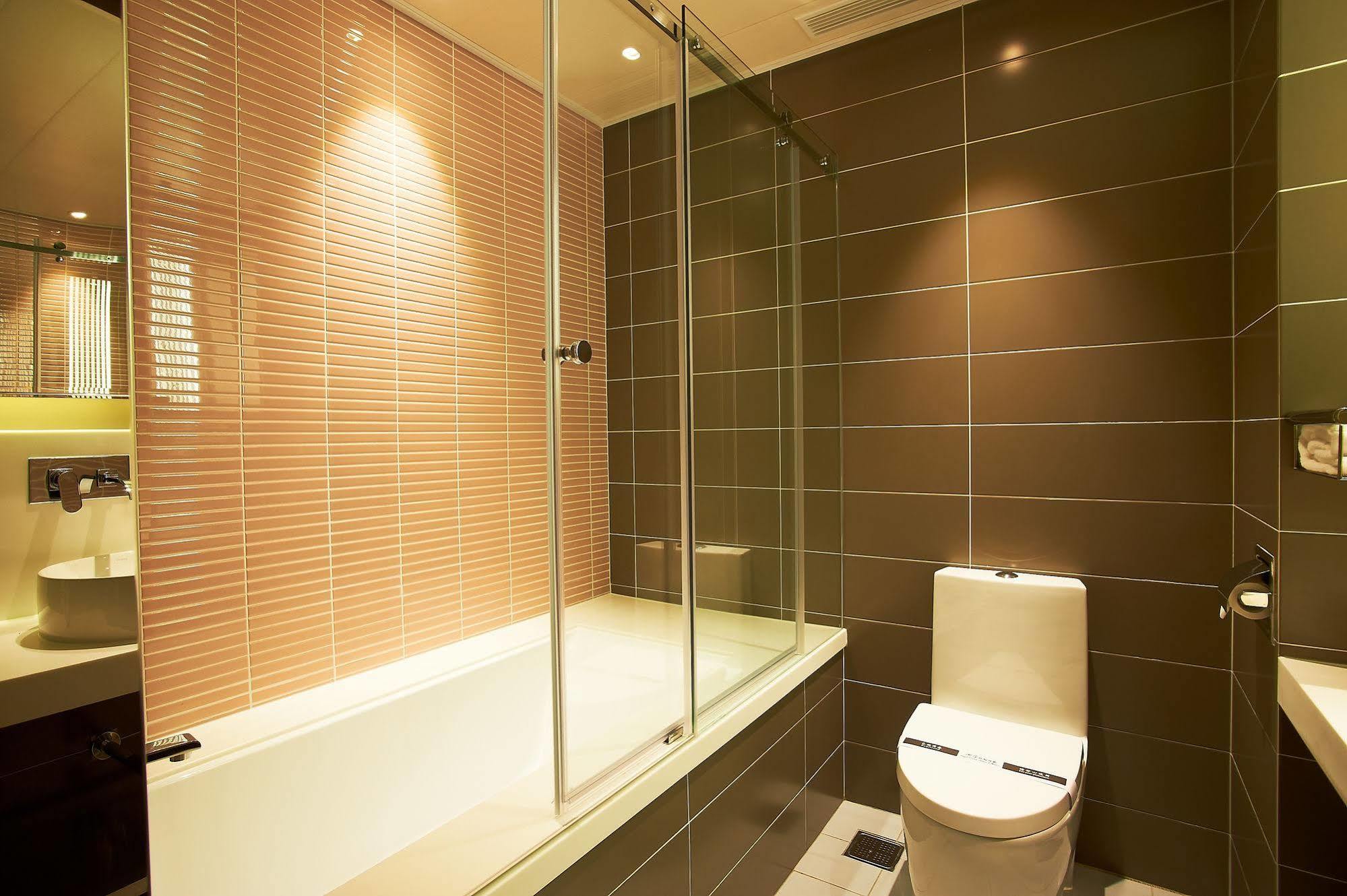 Royal Group Hotel Bo Ai Branch Kaohsiung Bagian luar foto