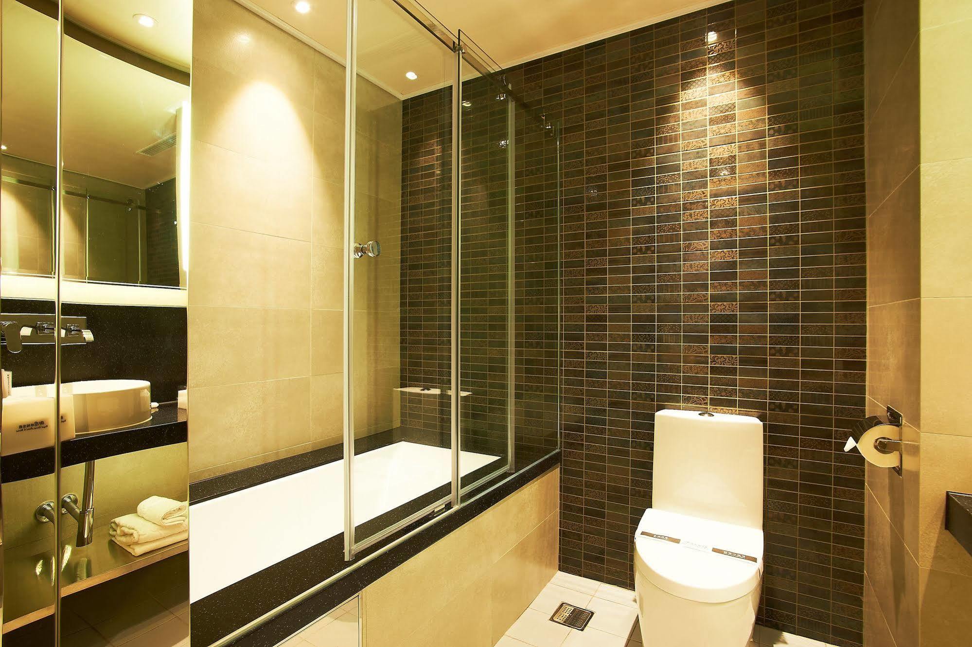 Royal Group Hotel Bo Ai Branch Kaohsiung Bagian luar foto
