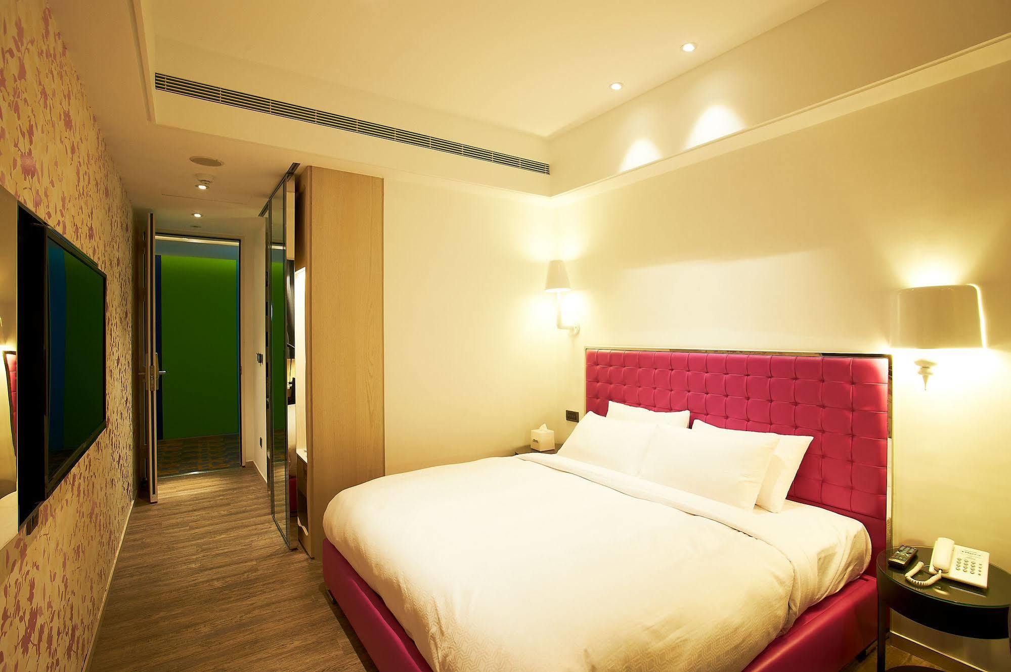 Royal Group Hotel Bo Ai Branch Kaohsiung Bagian luar foto