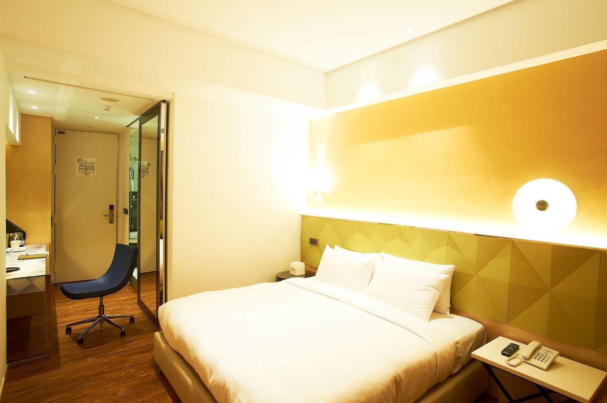 Royal Group Hotel Bo Ai Branch Kaohsiung Bagian luar foto
