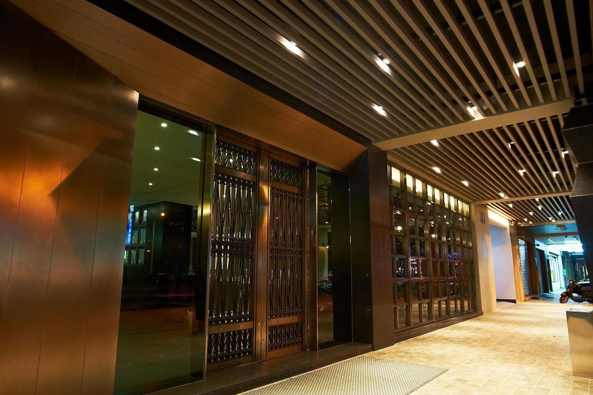Royal Group Hotel Bo Ai Branch Kaohsiung Bagian luar foto